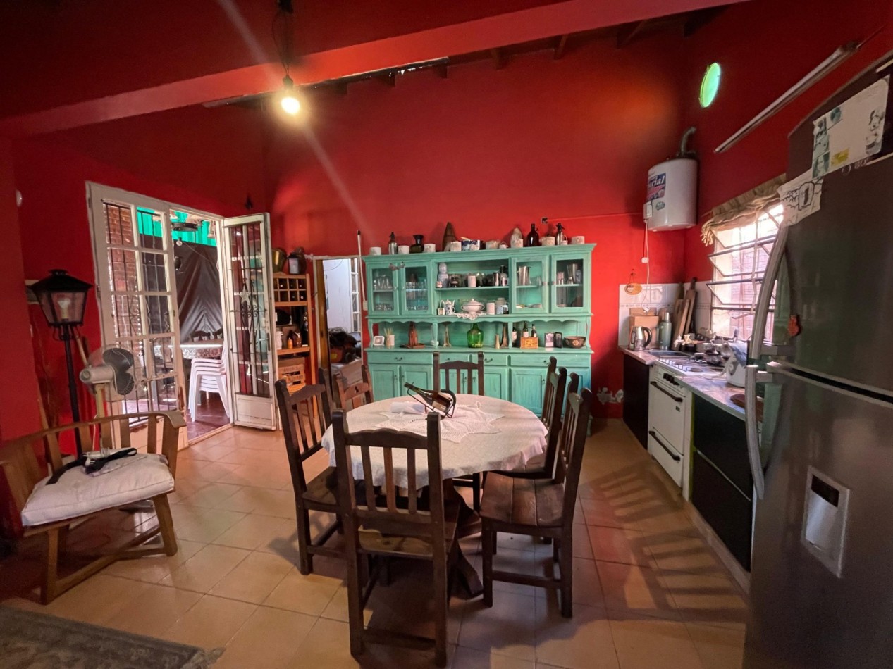 Casa 3 ambientes con amplio terreno, galeria y parrilla en Paso del Rey