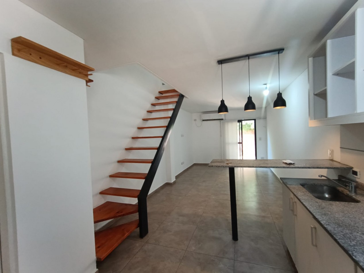 Alquiler Duplex 3 ambientes Udaondo c/ cochera