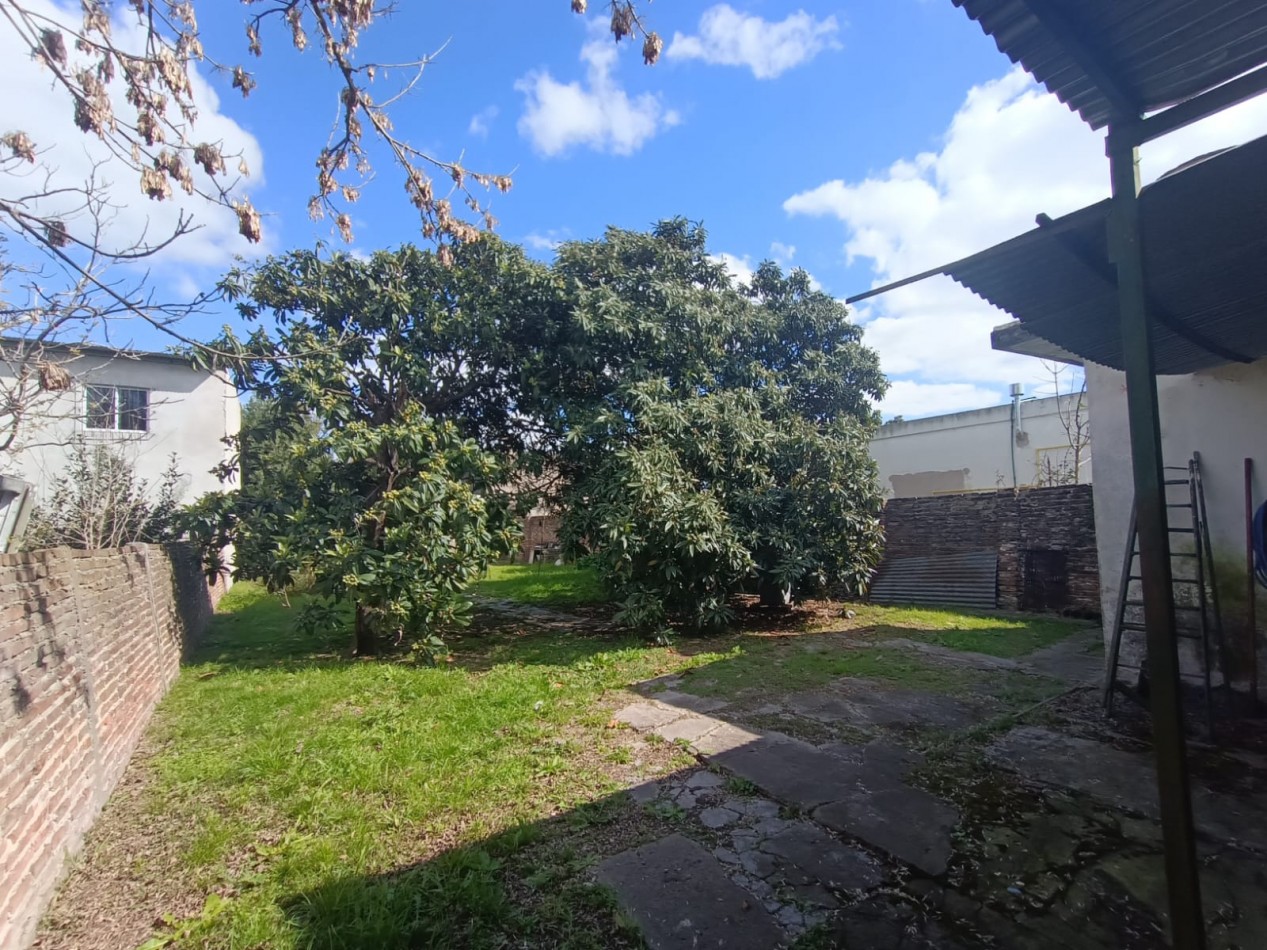 Venta casa 3 ambientes Castelar A RECICLAR 10 x 38mts APTO CREDITO
