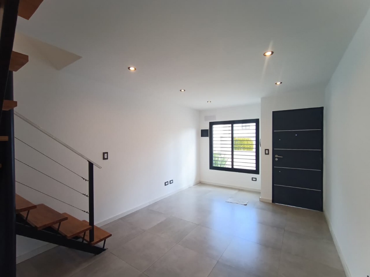 Venta duplex 3 ambientes Ituzaingo Norte en complejo