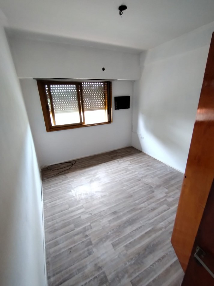 Venta Casa 3 ambientes + local Merlo centro