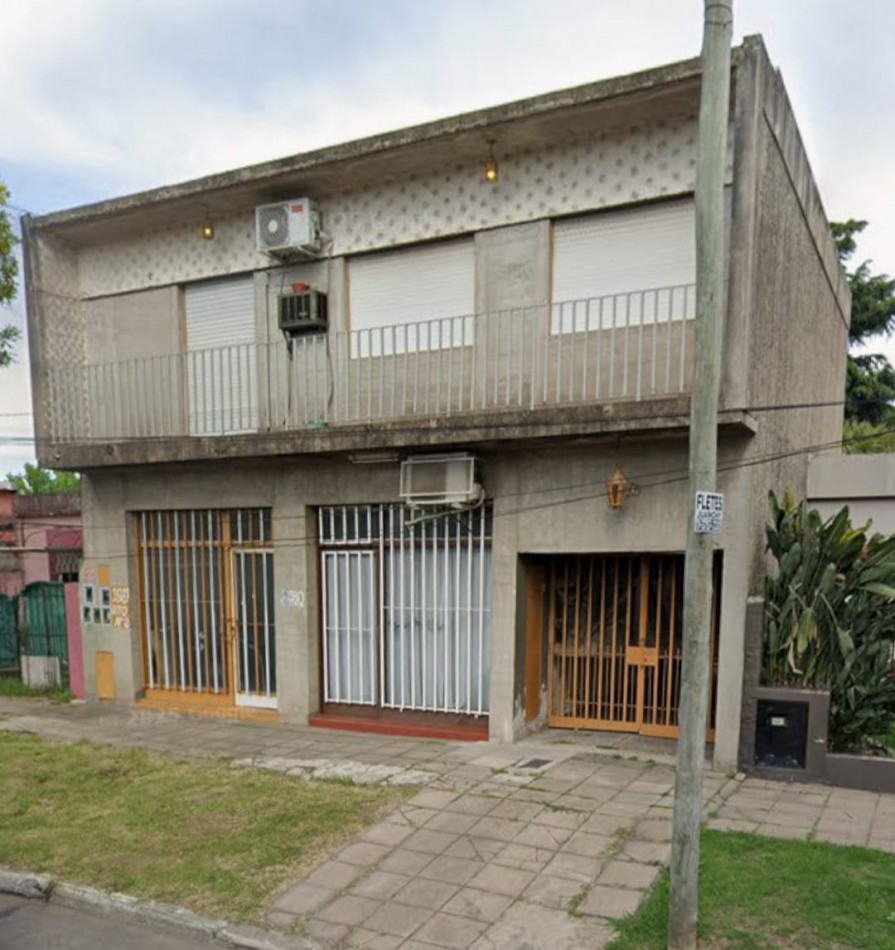 Venta Casa 3 ambientes + local Merlo centro