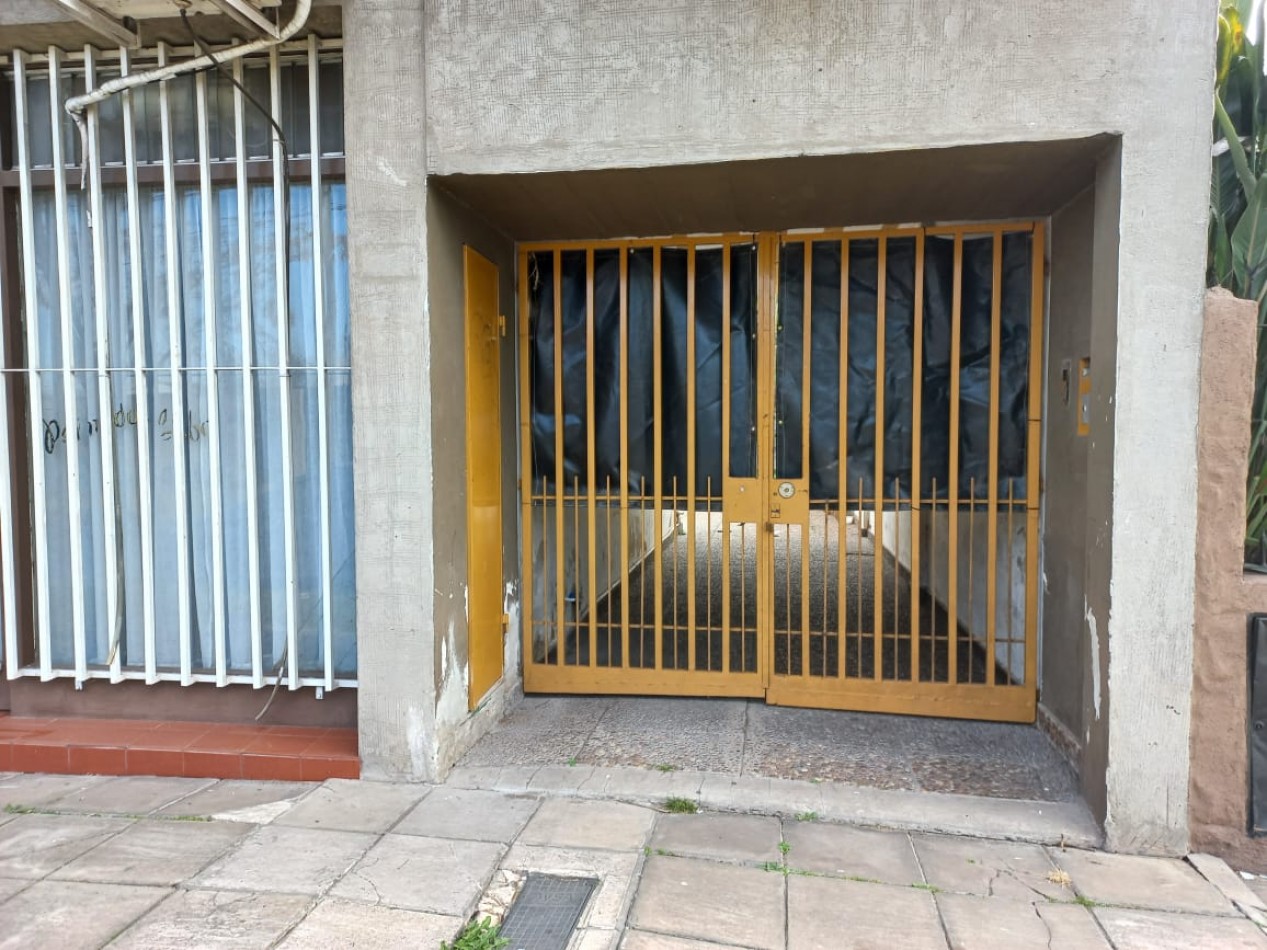 Venta Casa 3 ambientes + local Merlo centro