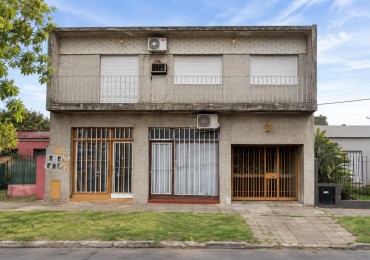 Venta Casa 3 ambientes + local Merlo centro